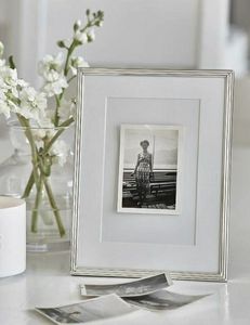 Marco de Fotos Metálico Adecuado para Decoración Contemporánea con Bordes Limpios y Elegante Textura Visual Metálica - Product Image 1