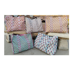 Sac fourre-tout matelassé en coton 100% imprimé à la main en Inde, écologique et durable pour les courses quotidiennes, la plage et les voyages - Product Image 1