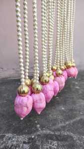 พวงมาลัยไข่มุกทำด้วยมือพร้อมที่แขวนประดับดอกบัวสีชมพูสำหรับตกแต่งงานแต่งงานตามเทศกาลเหมาะสำหรับงานปาร์ตี้หรืองานให้เป็นของขวัญ - Product Image 5