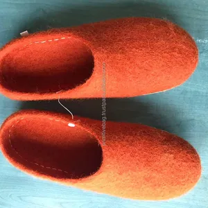 100% sheep wool slippers hand made in Nepal unisex design custom size custom logo wool slippers for hotel indoor slides slippers