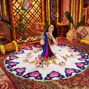 Parche de espejo multihilo con estampado Digital de algodón viscosa moderno Navratri Chaniya Choli, trabajo manual exclusivo Navratri - Product Image 1