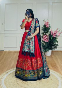 ชุดเลเฮนกาโชลีเจ้าสาว |   ชุดเลเฮนกาแบบอนาร์กาลีปักลายหนักสำหรับงานแต่งงาน พร้อมเสื้อท่อนบนแบบยังไม่เย็บติด - Product Image 6