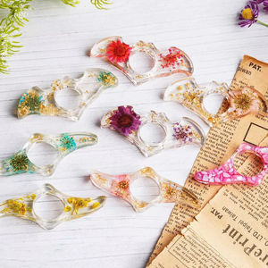 Soporte para páginas de libros de resina, agarre para los dedos, accesorio de lectura duradero y cómodo, perfecto para libros, materiales de estudio, diarios y novelas - Product Image 1