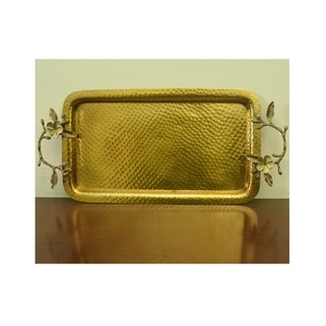 Bandeja de servicio de diseño de Metal de acero de la mejor calidad con asa Bandeja de diseño de acabado chapado en oro brillante para diseño de decoración de vajilla - Product Image 1