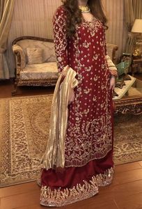 DESIGNER INDIAN & PAKISTANI LOURDE BRODERIE SUR LONG KURTA AVEC ROBE SARARA POUR Party-wear-robe pour fête/mariage @ 2024 - Product Image 2