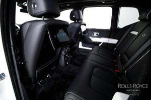 SUV C-ULLINANN 2025 USADO EN EXCELENTES CONDICIONES, 8 Velocidades, Tracción en las Cuatro Ruedas, 591 HP, 6.8L, Black Badge, Listo para Envío - Product Image 3