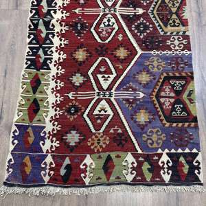 Tapis Kilim turc 2,6x12,8 pi (80x390 cm), tapis vintage à motifs floraux rouges - Product Image 2