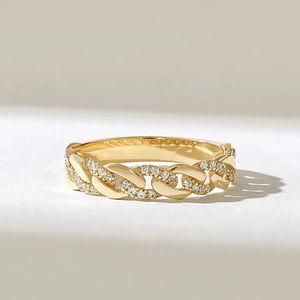 Anillo Delicado de Diseño Moderno con Diamantes Redondos en Oro Amarillo de 10K, Elegante para Uso Diario, Regalo para Mujer - Product Image 2