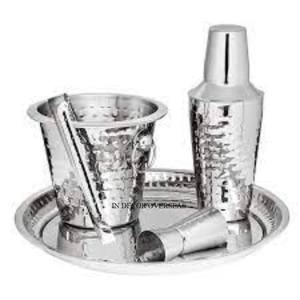 Ensemble de refroidisseurs de vin et shakers à cocktail en acier inoxydable argenté et poli à motif de peau de serpent les plus exigeants - Product Image 6