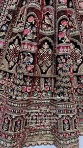 Lehenga Choli de créateur brodé de paon dansant avec double Dupatta - Product Image 2