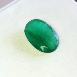 Lujoso 5.88cts Esmeralda natural AAA Lustre Bonito color verde Corte ovalado de Zambia para la fabricación de joyas con certificado IGI - Product Image 1