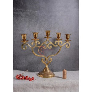 Dernier modèle de candélabre en métal doré antique à 5 bras Décoration de table unique pour la maison Pot à bougie de qualité supérieure au prix de gros - Product Image 1