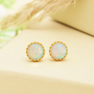 Boucles d'oreilles clous vintage faites à la main certifiées pour usage quotidien, plaquées or 18 carats, argent sterling 925, opale éthiopienne naturelle, pour mariage - Product Image 1