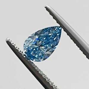 Elégant 1.00 CT Fancy Vivid Blue Pear Brilliant Cut VS2 Clarity Lab Grown Diamond Idéal pour les bagues de fiançailles et les bijoux fins - Product Image 5