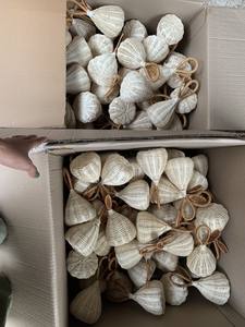 Adornos navideños de ratán y bambú hechos a mano asequibles: suministro comercial de árboles, medias y copos de nieve - Product Image 5