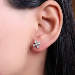 Boucles d'oreilles clous en argent pour femmes, zircone cubique, design floral, géométrique, mignon, platine, fiançailles, mariage, anniversaire, cadeau de fête - Product Image 4