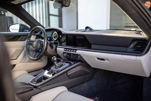 <span class=keywords><strong>2022</strong></span> 911 GT3 Touring เกียร์ธรรมดา 6 สปีด, เครื่องยนต์ 6 สูบแบบ Flat กำลัง 502 แรงม้า, สี Viola Metallic - Product Image 4