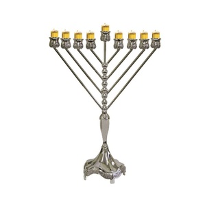 Menorá Metálica de Lujo para el Hogar, Apta para Decoración Interior Judía de Alta Gama y Temas Festivos - Product Image 1