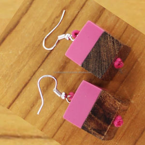Pendientes de madera de resina coloridos hechos a mano de alta calidad Venta caliente Estilo lindo con cadena de cuentas Fabricante directo India Mejor precio - Product Image 2