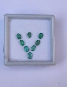 พลอยมรกตสีเขียวธรรมชาติคุณภาพสูง 4x6 3.25 กะรัต บรรจุภัณฑ์โลโก้สั่งทำได้ ขายส่งสำหรับทำเครื่องประดับ - Product Image 4