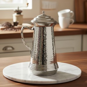 Pichet à eau classique en acier inoxydable 1,5 L – Design moderne et luxueux, durable, idéal pour les soirées vin - Product Image 3