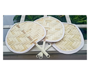 Abanico Tejido de Bambú Vietnamita Premium para Compradores Mayoristas - Abanico de Paja Duradero con Tamaño OEM para Refrigeración Diaria - Product Image 1