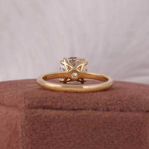 แหวนหมั้นเพชรที่โตในห้องปฏิบัติการทรงกลมดีไซน์สุดรัก/แหวนเรียบง่ายสไตล์ไพ่คนเดียว/สายทอง14K สีเหลือง - Product Image 4