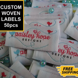 Etiqueta de cuello de ropa hecha a medida Logotipo lateral Etiqueta tejida Diseño de stock Etiquetas de tela personalizadas para prendas - Product Image 4