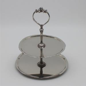 Soporte de pastel de metal chapado en plata antigua con artesanía de primera calidad, ideal para salones de banquetes, bodas y estilo de eventos - Product Image 4