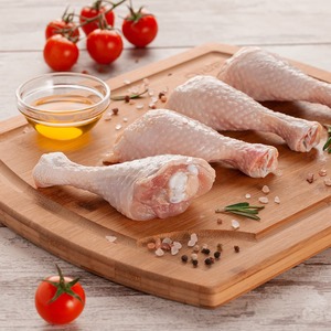 Cuisses de poulet halal surgelées fraîches, vente chaude, volaille IQF, vente en gros disponible maintenant en stock en vrac à prix abordable - Product Image 1