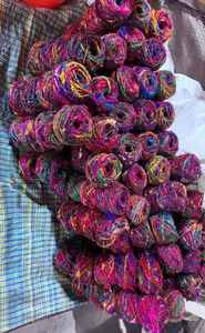 เส้นด้ายไหมส่าหรีทำจากใยไหมส่าหรีหลากสีแต่ละชิ้นขนาด100กรัมทำจากเส้นใยไหมส่าหรี - Product Image 2