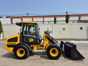 Cargador sobre orugas 2018 JCB 407 con motor Kubota Caja de cambios de cilindro hidráulico Eaton Carga nominal de 6 toneladas Garantía de 1 año - Product Image 4