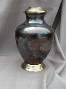 Urne de crémation traditionnelle américaine classique en laiton à motif or et vert de luxe pour la crémation en métal fantaisie de style unique de cendres humaines - Product Image 3