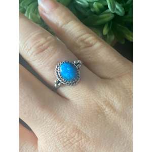 Freda Martnez - Ópalo Azul en Plata de Ley, Gema Geométrica, Corte Princesa Ovalado, Talla 9, para Uso Diario, Regalo, Certificado IGI - Product Image 2