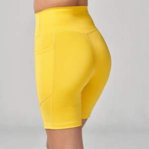 Tissu léger extensible dans les 4 sens 83% polyester recyclé et 17% Spandex Body Fit Yellow Essential 7 pouces Cycling Short - Product Image 5