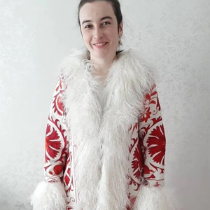 Chaqueta corta de invierno personalizada para mujer, abrigo de piel sintética acolchado con relleno de algodón y decoración bordada, estilo tejido - Product Image 1