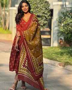 Dreamy Casual Anarkali Kurti Set avec dentelle Adda & Tubelight Work in Sanganeri Print - Product Image 2