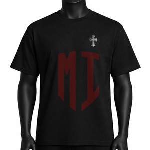 Camiseta Negra con Gráfico de Cruz Gótica, Estilo Urbano, Manga Corta, Personalizable para Hombre - Product Image 1