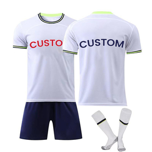Vente en gros d'uniformes de football en polyester bon marché personnalisés pour adultes shorts de football respirants ensembles d'entraînement pour hommes conception par sublimation - Product Image 4