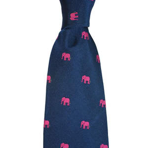 Corbata de Seda Casual con Estampado de Elefantes, Azul Marino con Detalles en Rosa, Ideal para Regalo - Product Image 4