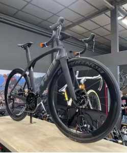 Bicicleta de carretera Black MADONE SLR 9 2024 de alta gama, lista para enviar. En venta. - Product Image 1