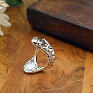 Anillo de Serpiente Gótico Vintage, Plateado, Estilo Punk, Hipoalergénico, Joyería Decorativa - Product Image 1