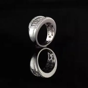 Original Moissanite Diamond Wedding Eternity Band 10K Oro blanco con estilo romántico vermeil Baguette Joyería fina - Product Image 3