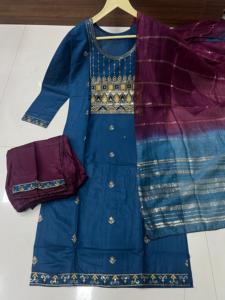 Evergreen Designer Outfit High On Demand 14 Kg Rayon Kurti Pant & Dupatta con bordado Work Beautiful Color Exportador indio - Product Image 6