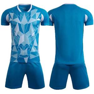 Vêtements de football pour hommes avec logo personnalisé Prix de gros et conception d'ensembles de découpe automatisée par service OEM - Product Image 5