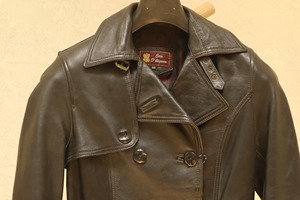 Abrigo de Cuero Genuino Ecológico de Primera Calidad, Color Personalizado Unisex |   Chaqueta Hecha a Mano con Cuello Alto y un Solo Botón |   Elegante - Product Image 4