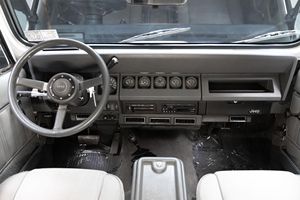 Jeep Wrangler Laredo 4x4 de 1988, Usado en Buen Estado, Sin Reserva, Motor de 6 Cilindros en Línea, Tracción en las 4 Ruedas, Techo Rígido Desmontable, Sin Modificaciones - Product Image 4