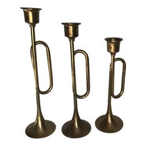 Candelabros de metal de repujado de inspiración vintage con diseños florales en relieve para la elegancia del Viejo Mundo - Product Image 5