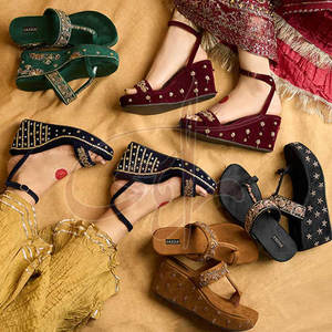 Sandalias de Tacón de Marca Privada con Material Duradero - Tendencia de Moda, Parte Superior de Terciopelo Estampado Antideslizante, Suela de Cuero Genuino Personalizada - Product Image 5