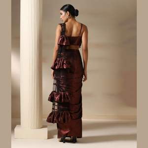 Sari Listo para Usar en Color Granate Intenso, Tela Georgette Premium con Bordado de Lentejuelas, para Fiestas y Bodas - Product Image 2